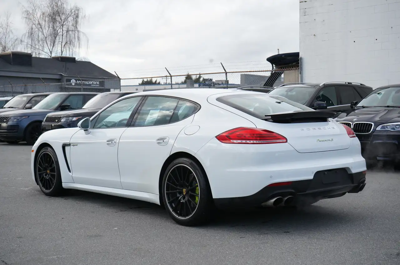 Porsche Panamera снимка Porsche Panamera