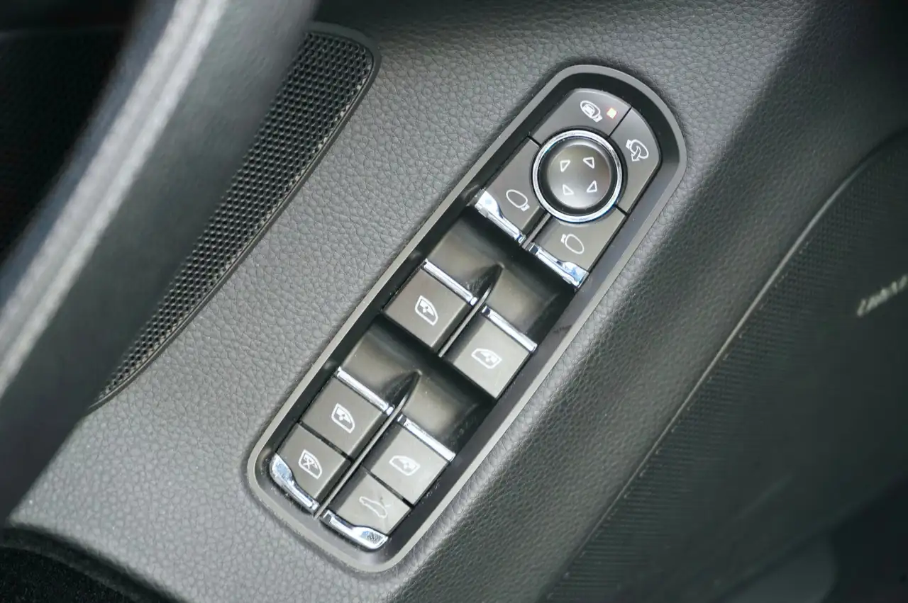 Porsche Panamera снимка Porsche Panamera