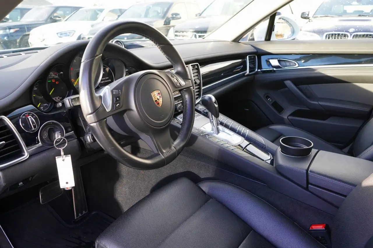 Porsche Panamera снимка Porsche Panamera