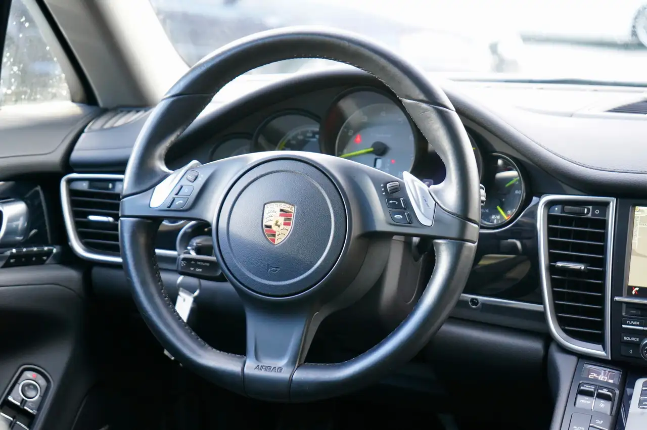 Porsche Panamera снимка Porsche Panamera