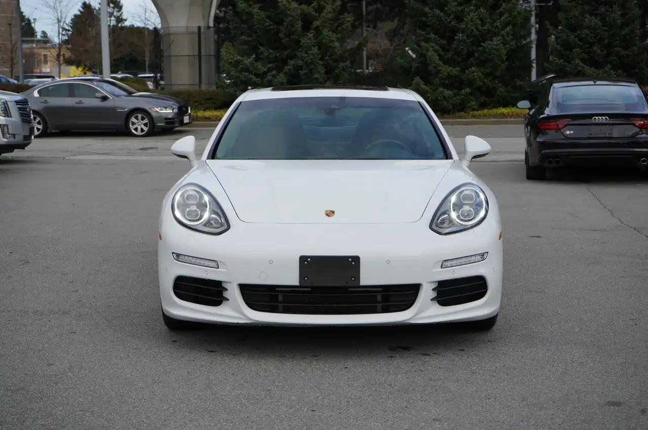 Porsche Panamera снимка Porsche Panamera
