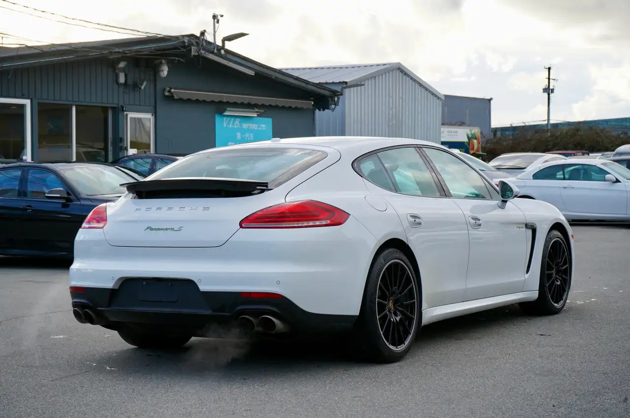 Porsche Panamera снимка Porsche Panamera