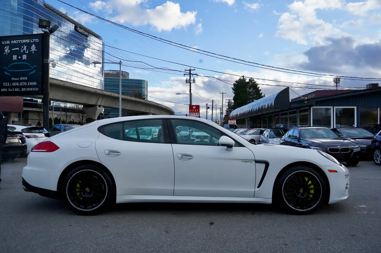 Porsche Panamera снимка Porsche Panamera