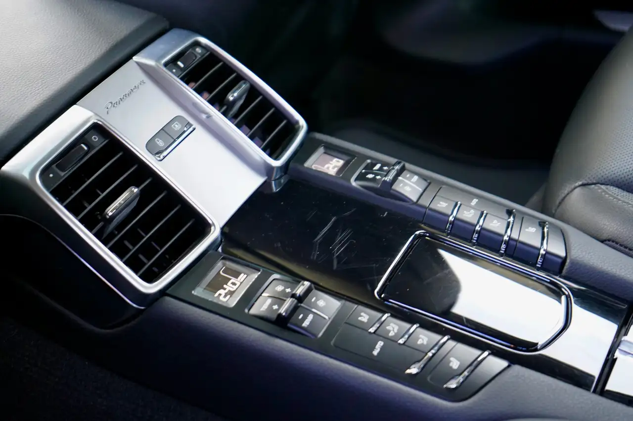 Porsche Panamera снимка Porsche Panamera