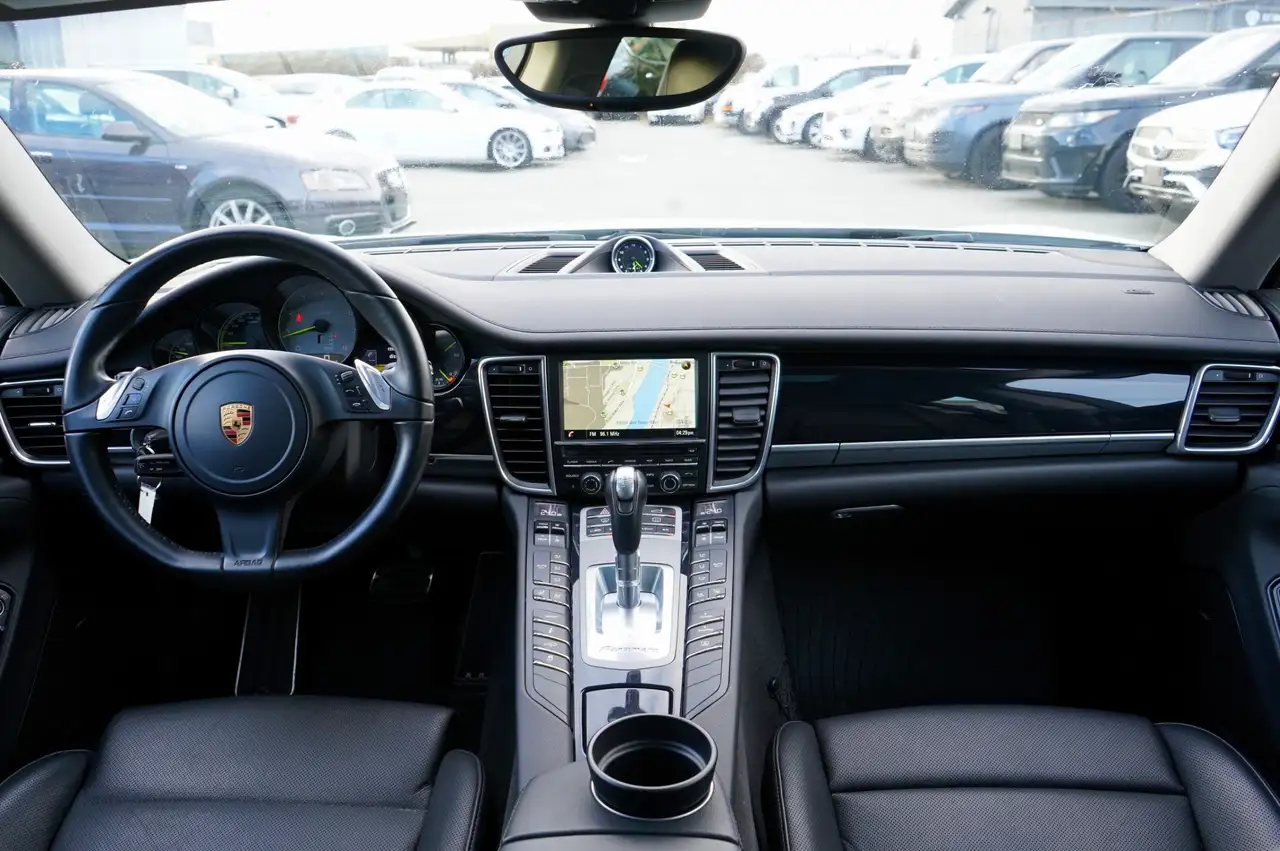 Porsche Panamera снимка Porsche Panamera