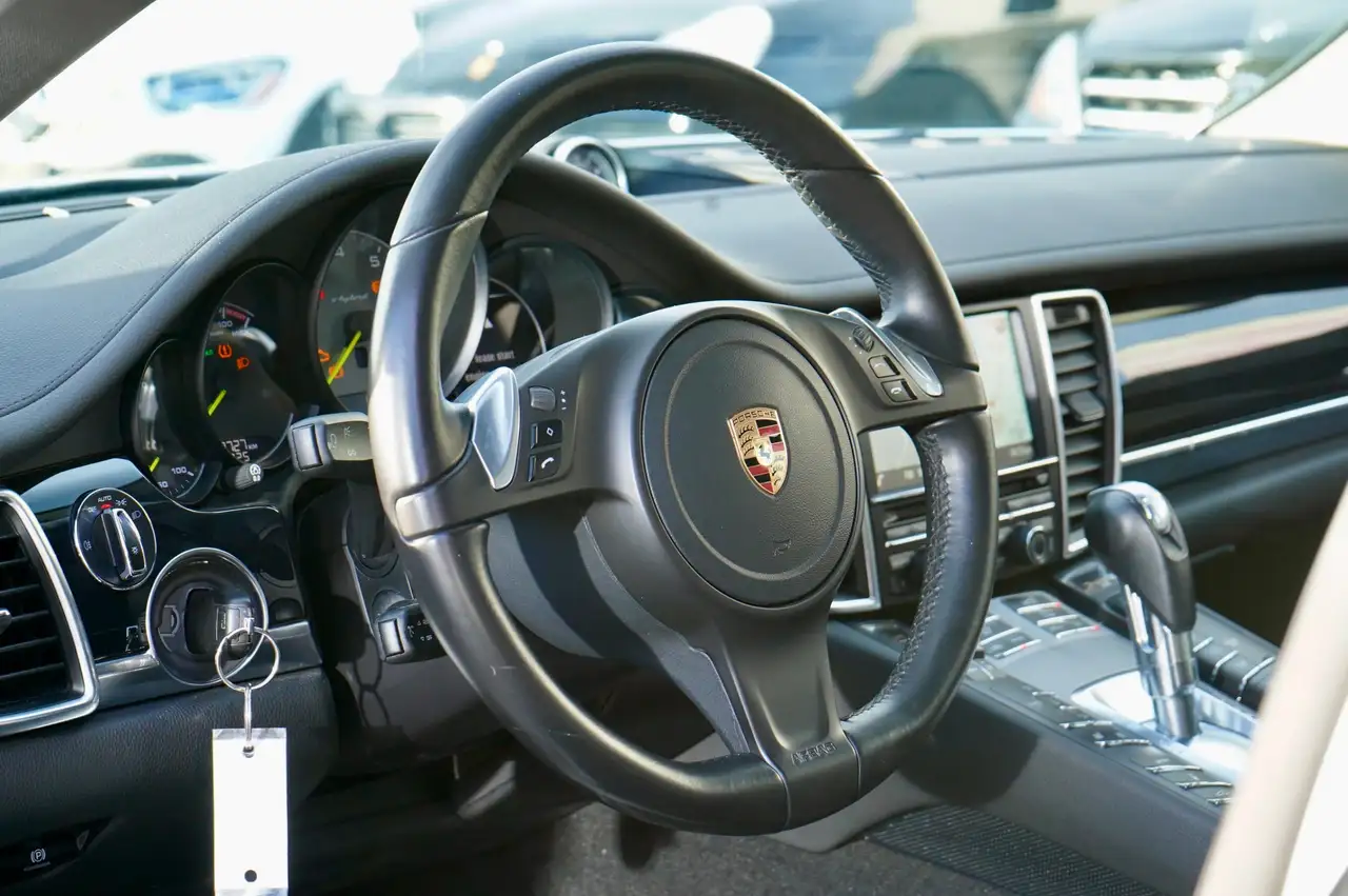 Porsche Panamera снимка Porsche Panamera