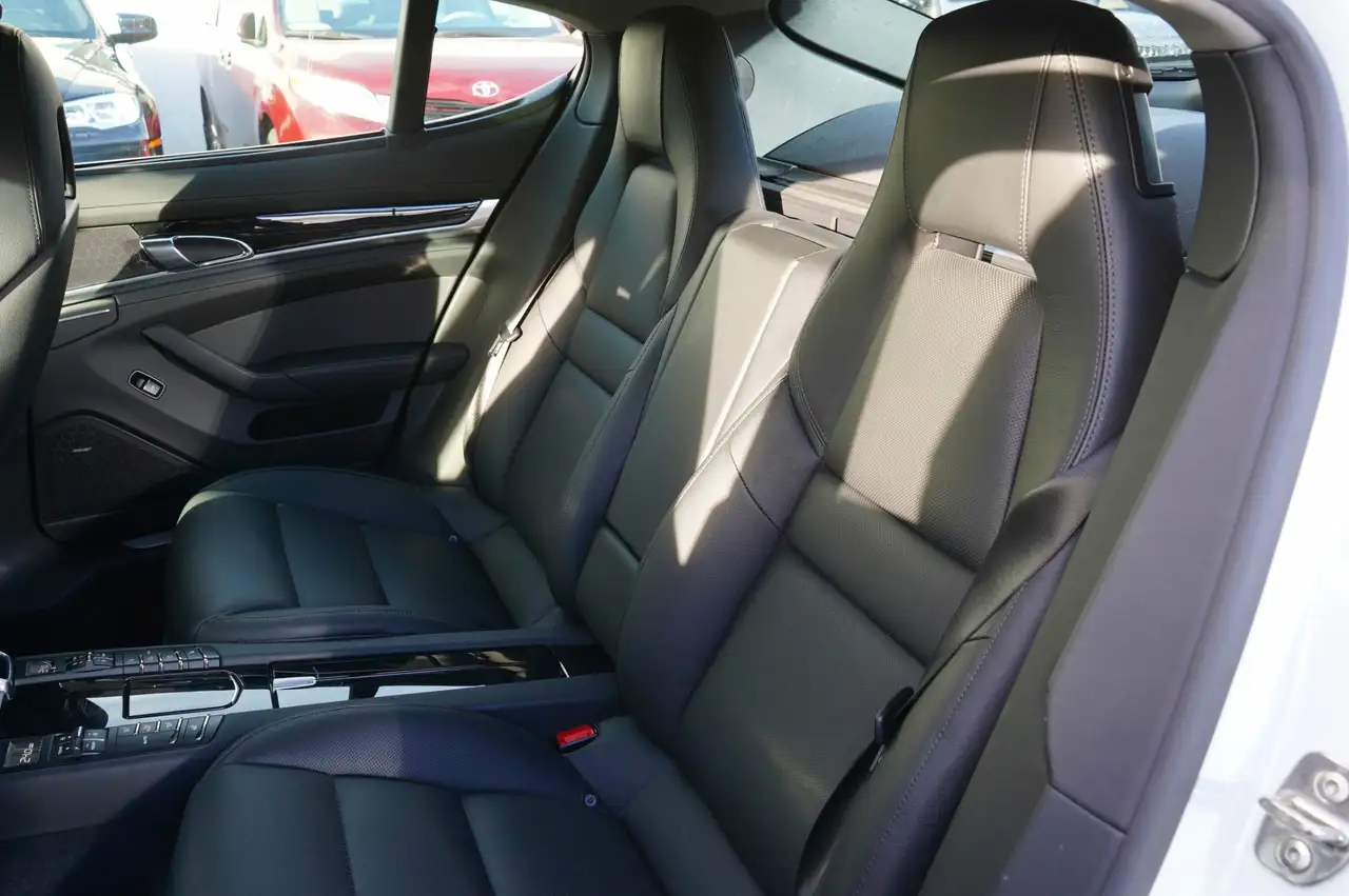 Porsche Panamera снимка Porsche Panamera