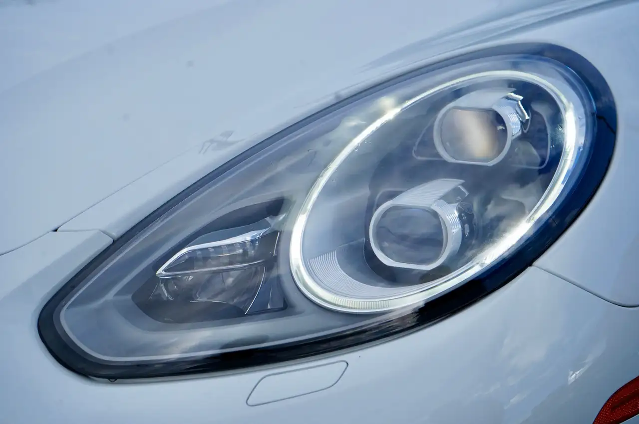 Porsche Panamera снимка Porsche Panamera