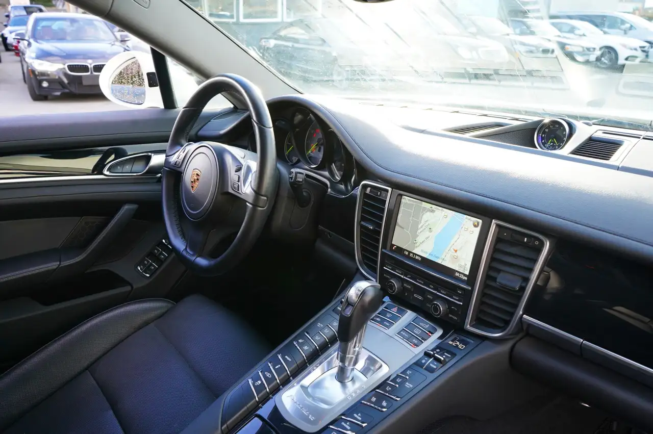 Porsche Panamera снимка Porsche Panamera