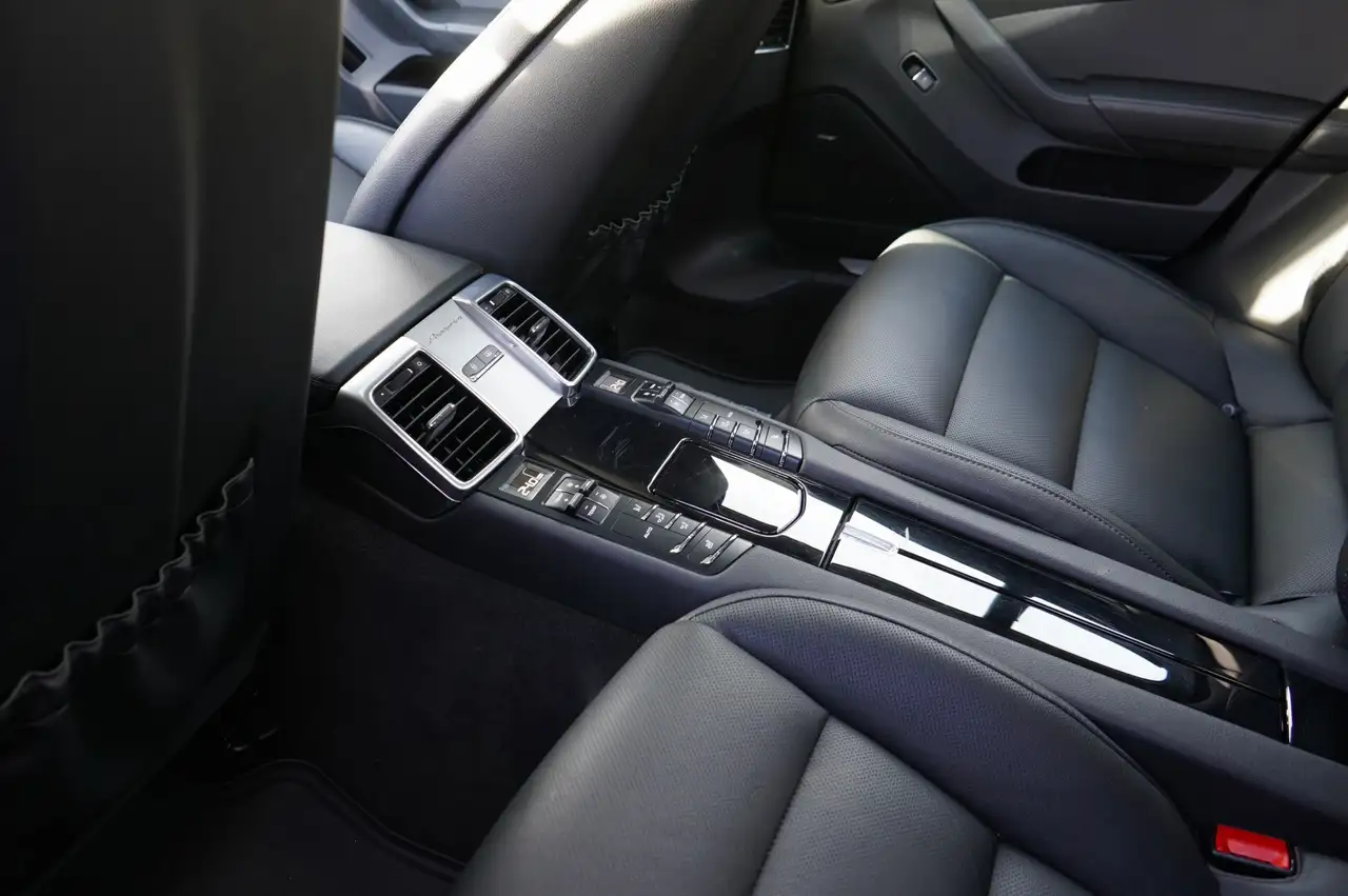 Porsche Panamera снимка Porsche Panamera