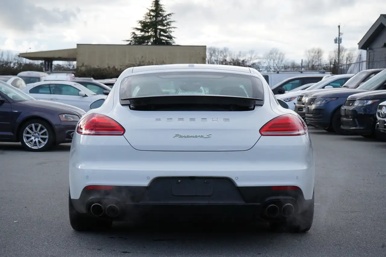 Porsche Panamera снимка Porsche Panamera
