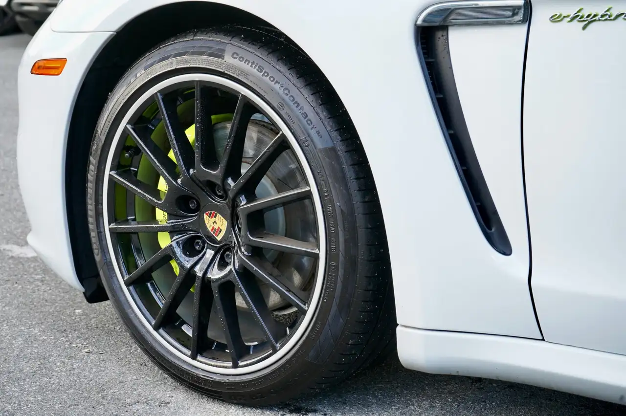 Porsche Panamera снимка Porsche Panamera