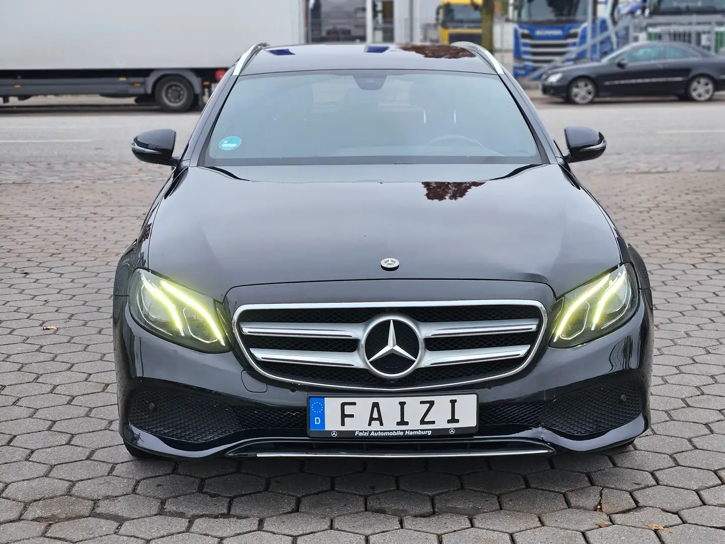 Mercedes-Benz E 200 E 200 d 9G-TRONIC Avantgarde Schwarz - 2