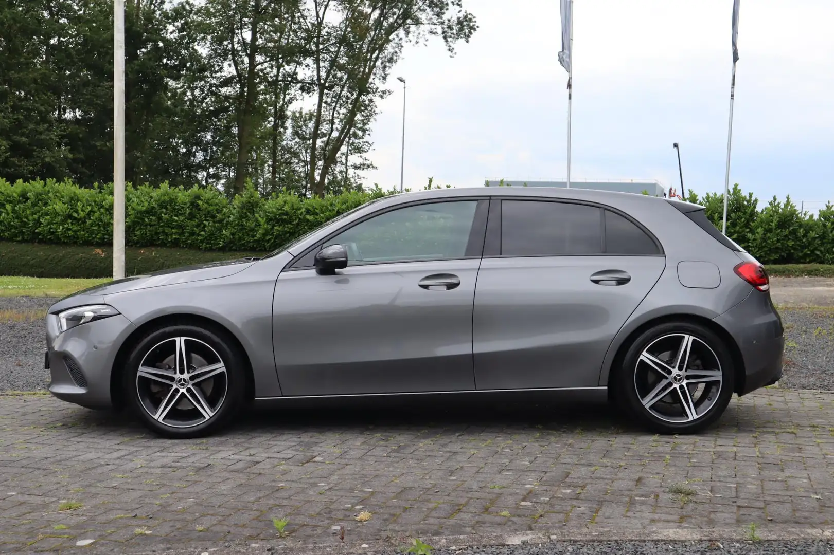 Mercedes-Benz A 220 Advantage Airco, Leder, Apple carplay, Trekhaak, W Grijs - 2