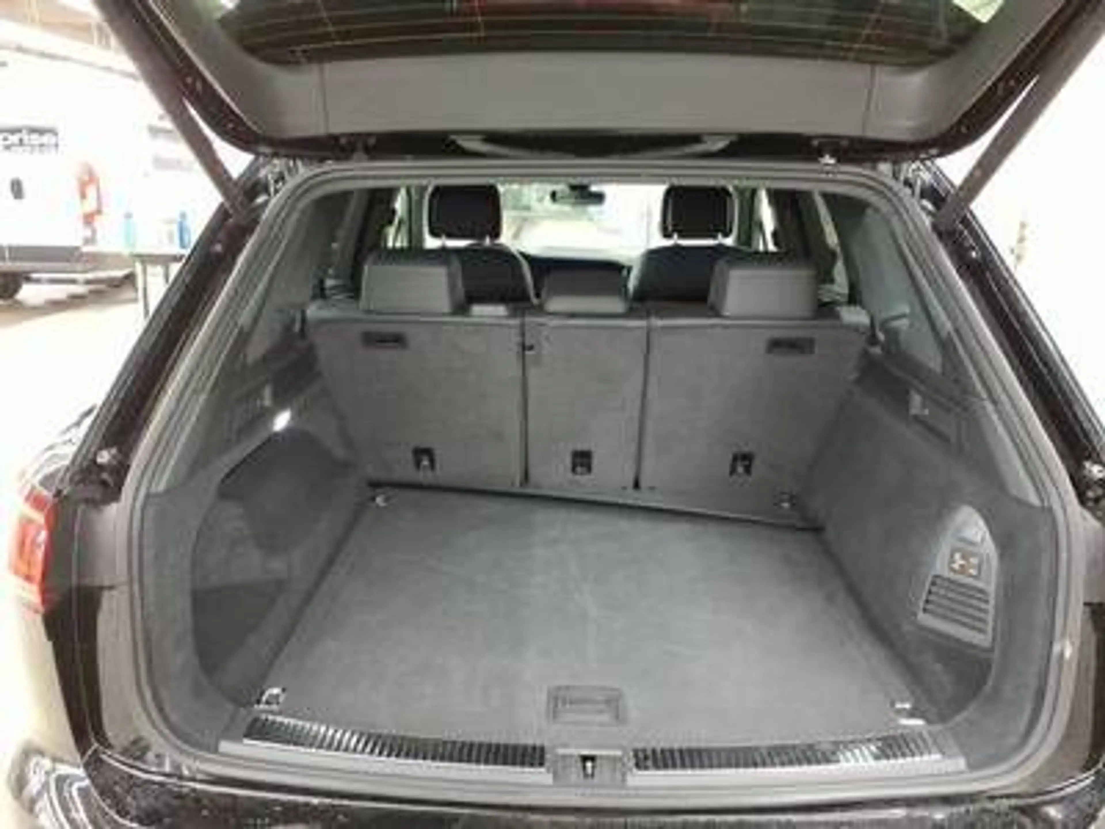 Volkswagen Touareg R-LINE 3.0TDI 231PS NP.101T ACC.AHK.STHZG.KAMERA.N — photo 7