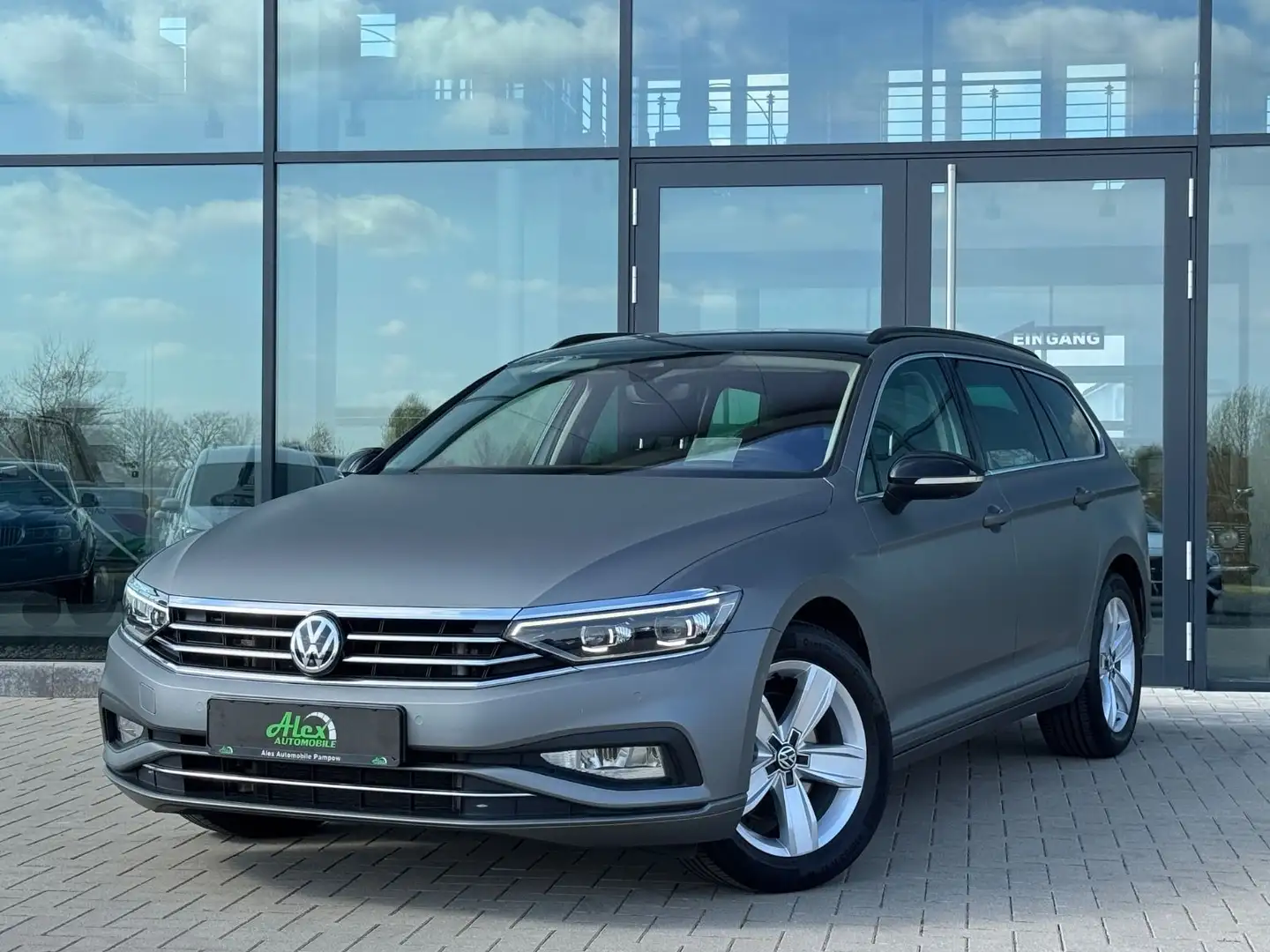 Volkswagen Passat Variant Passat 2.0 TDI Variant Business DSG Matrix 360° Weiß - 1