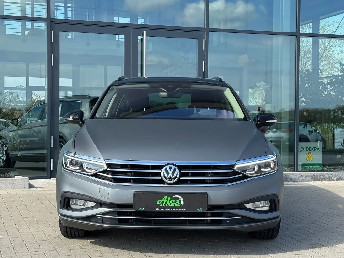Volkswagen Passat Variant Passat 2.0 TDI Variant Business DSG Matrix 360° Weiß - 2