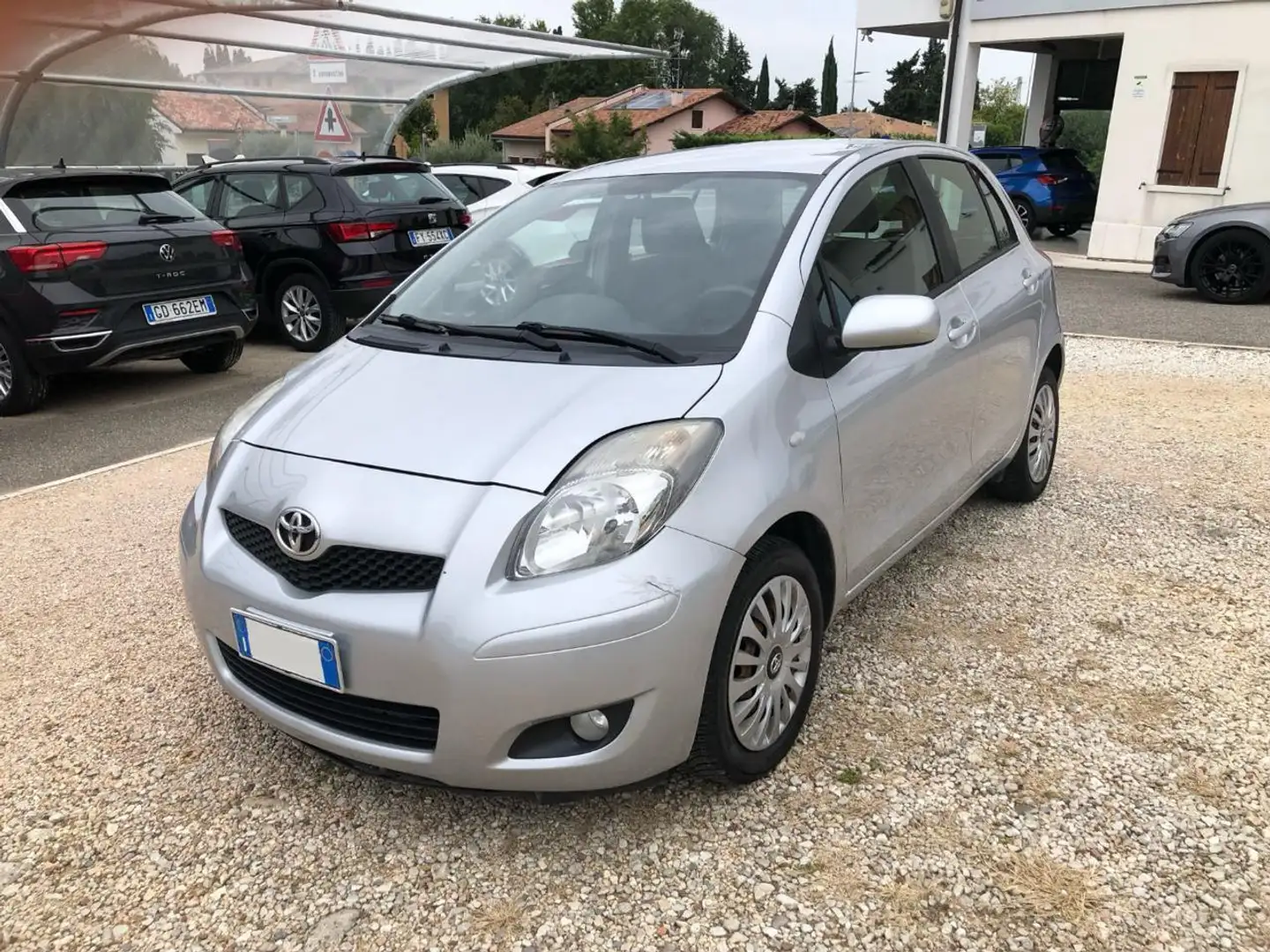 Toyota Yaris 1.3 5 porte Sol OK NEOPATENTATI Grau - 1