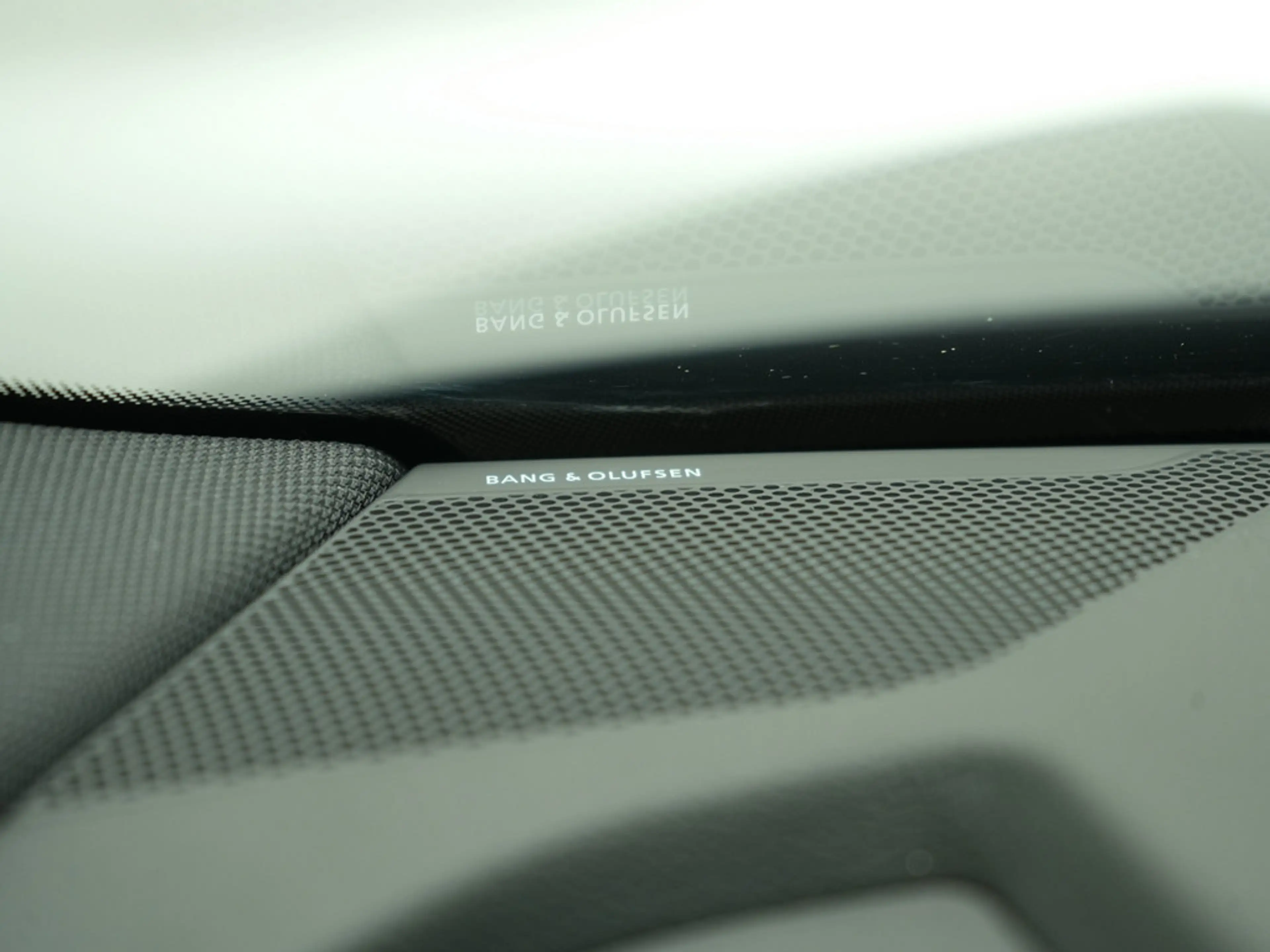 Audi Q8 e-tron S line KAM 360° B&O HUD NAVI VIRT SHZ — photo 7