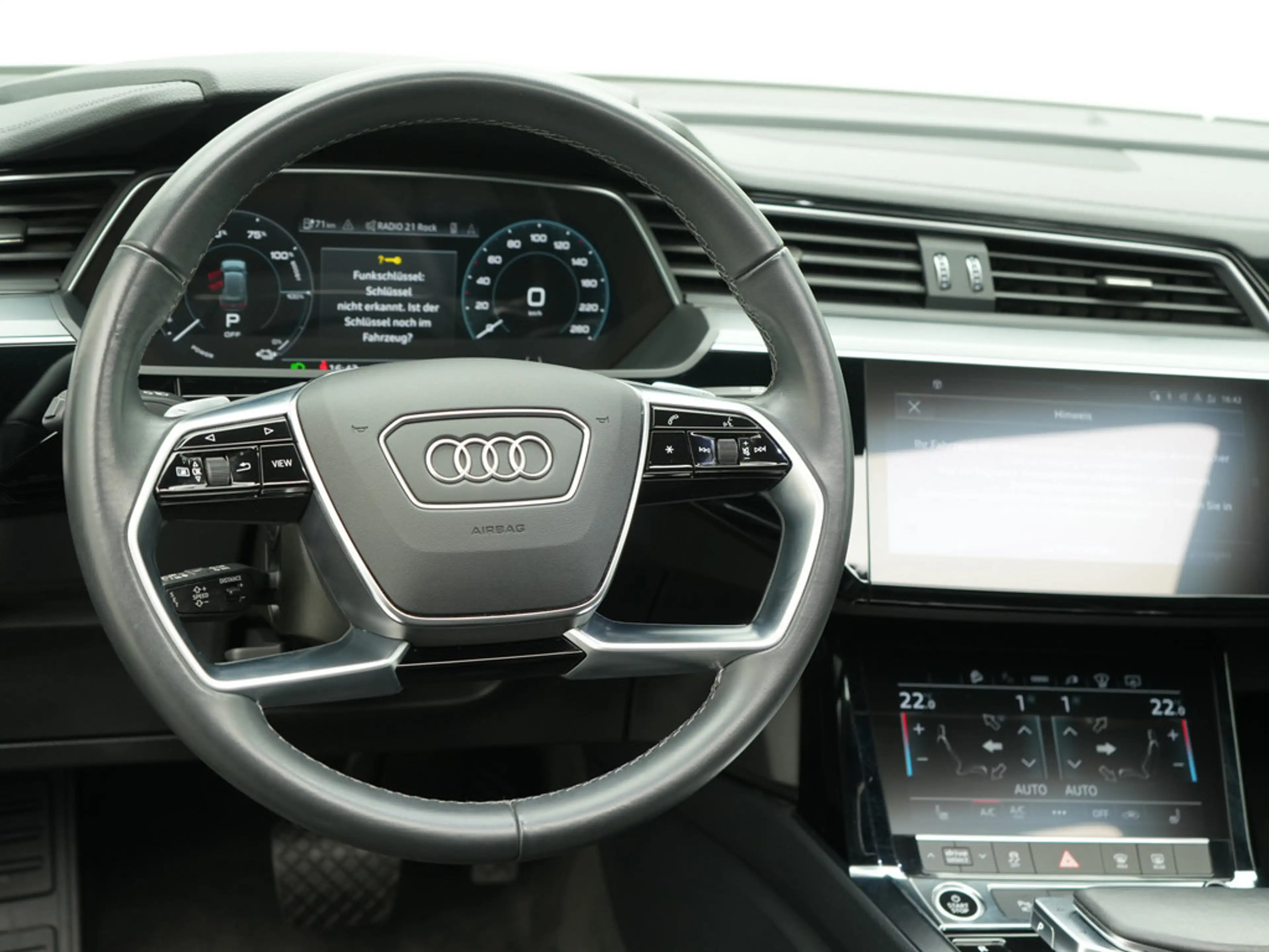 Audi Q8 e-tron S line KAM 360° B&O HUD NAVI VIRT SHZ — photo 10