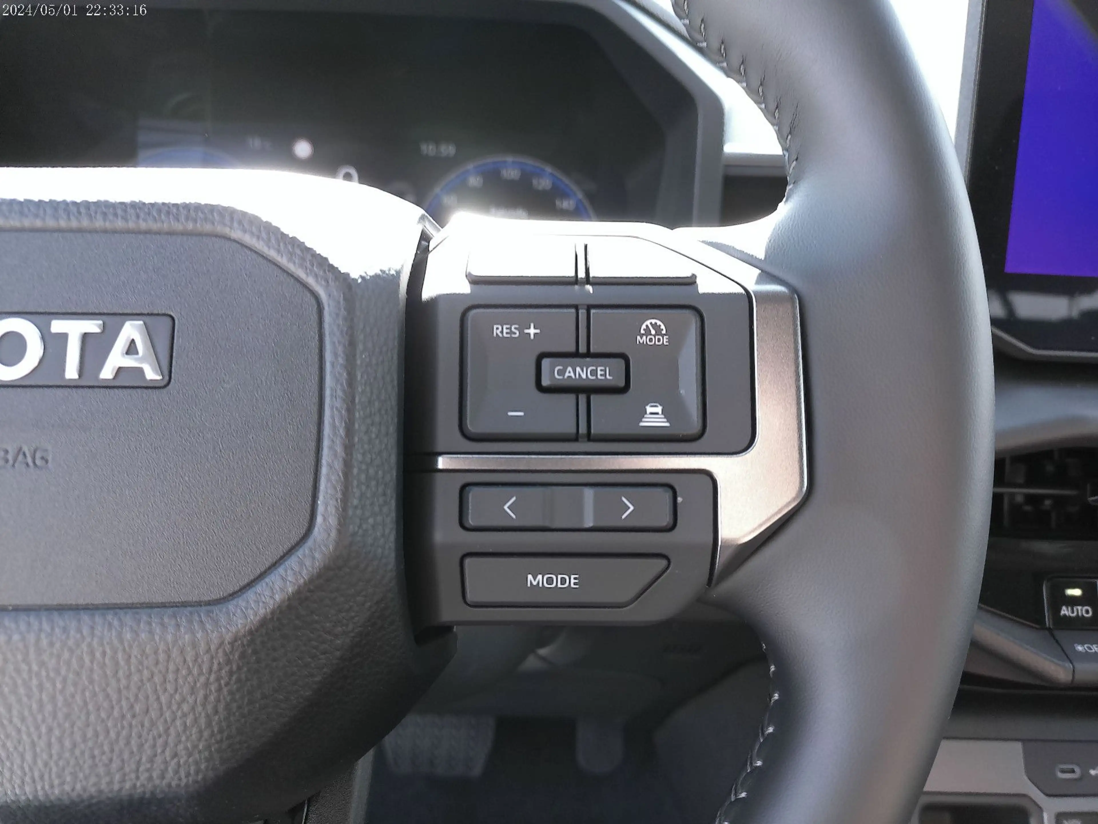 Toyota Hilux Double Cab Electric 144 kW 4x4 Executive — photo 10