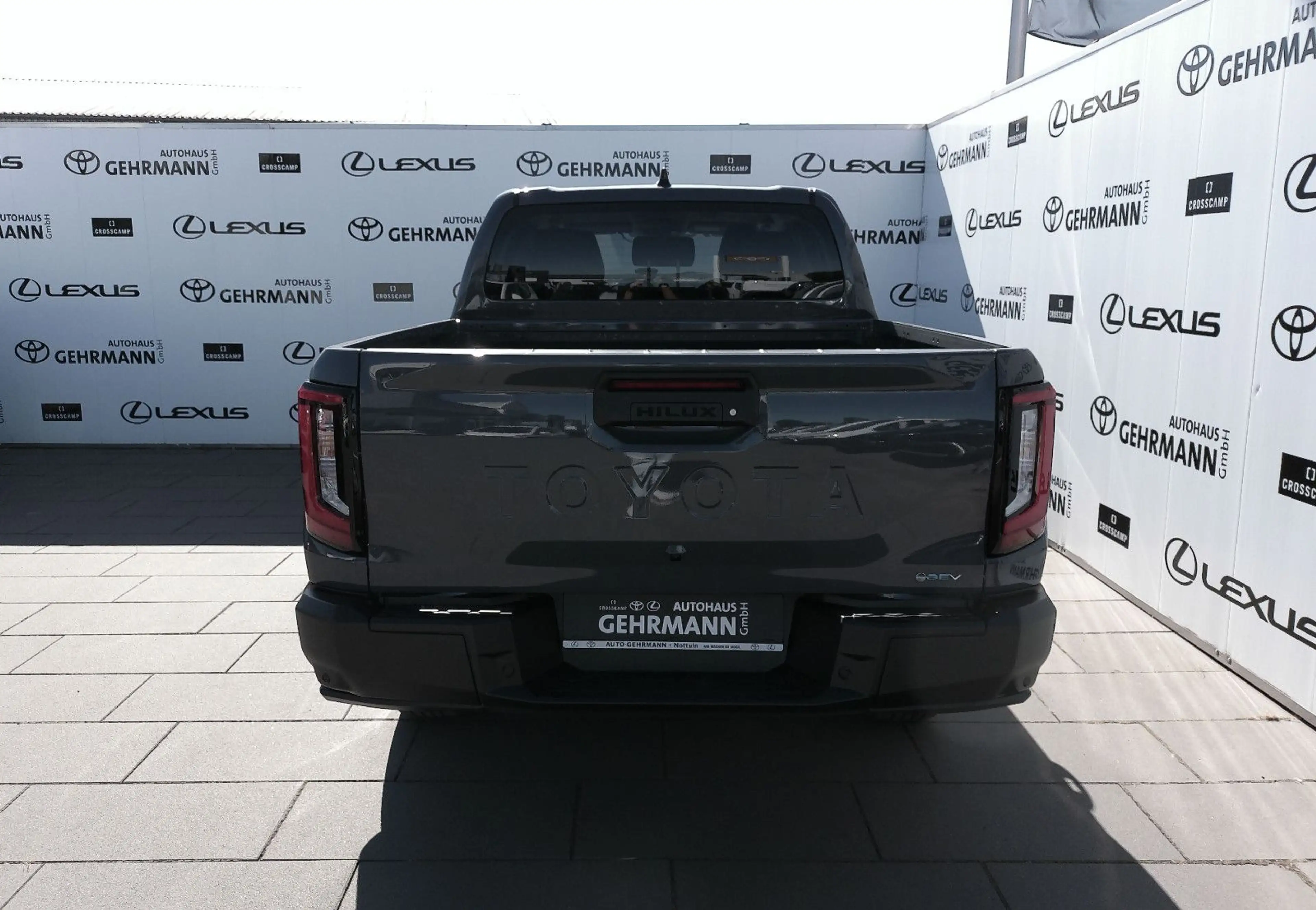 Toyota Hilux Double Cab Electric 144 kW 4x4 Executive — photo 3