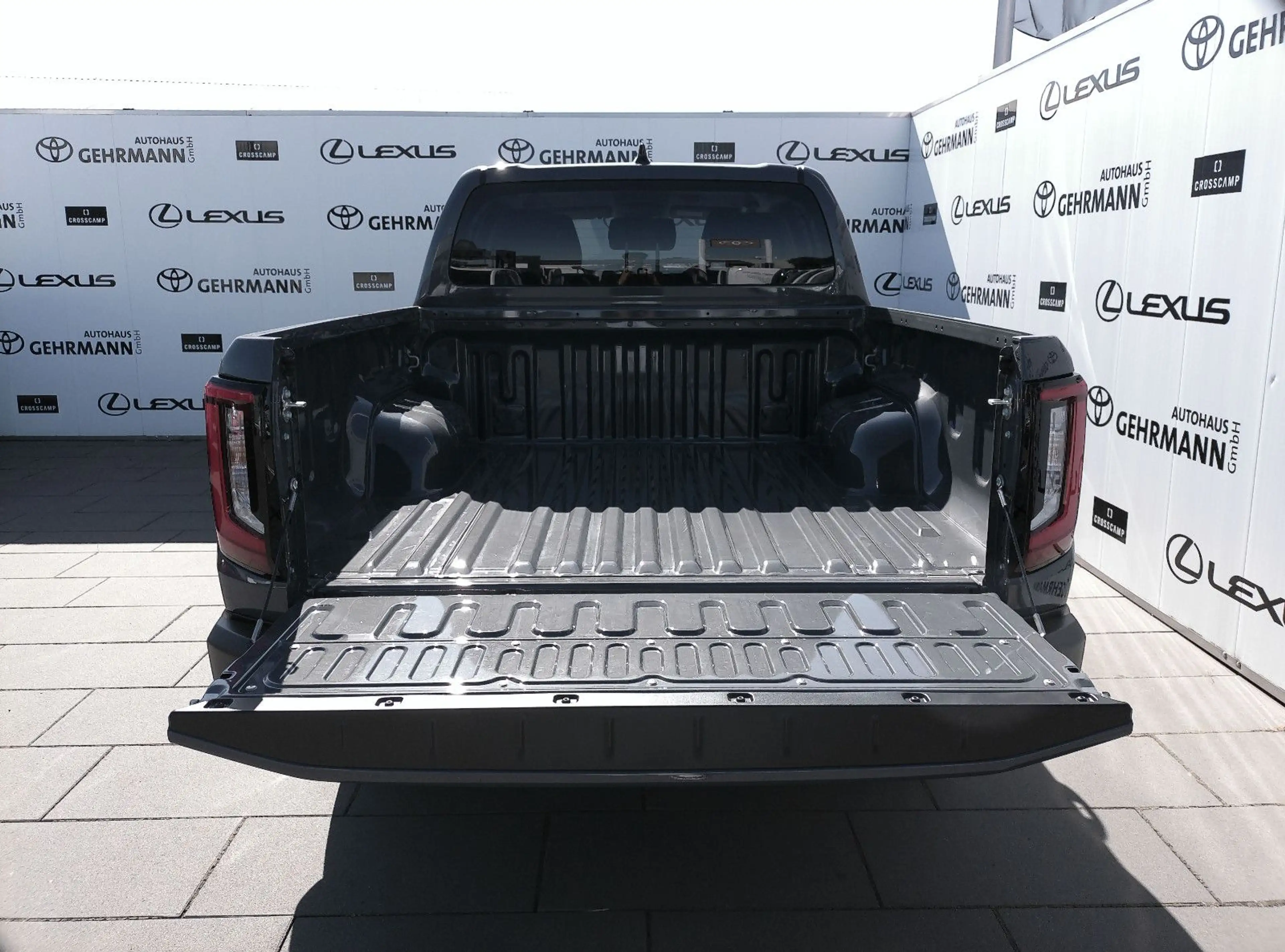 Toyota Hilux Double Cab Electric 144 kW 4x4 Executive — photo 6