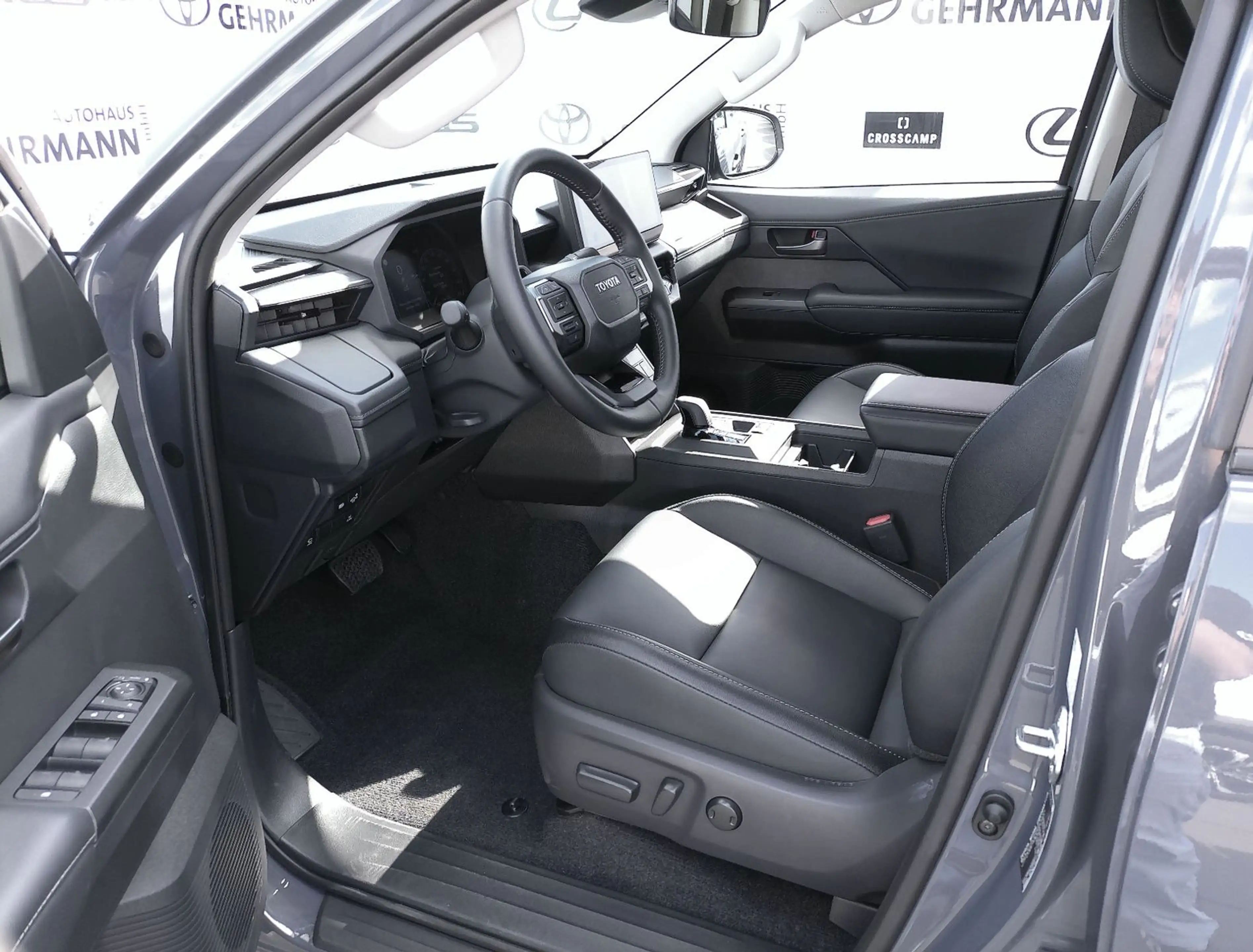Toyota Hilux Double Cab Electric 144 kW 4x4 Executive — photo 7