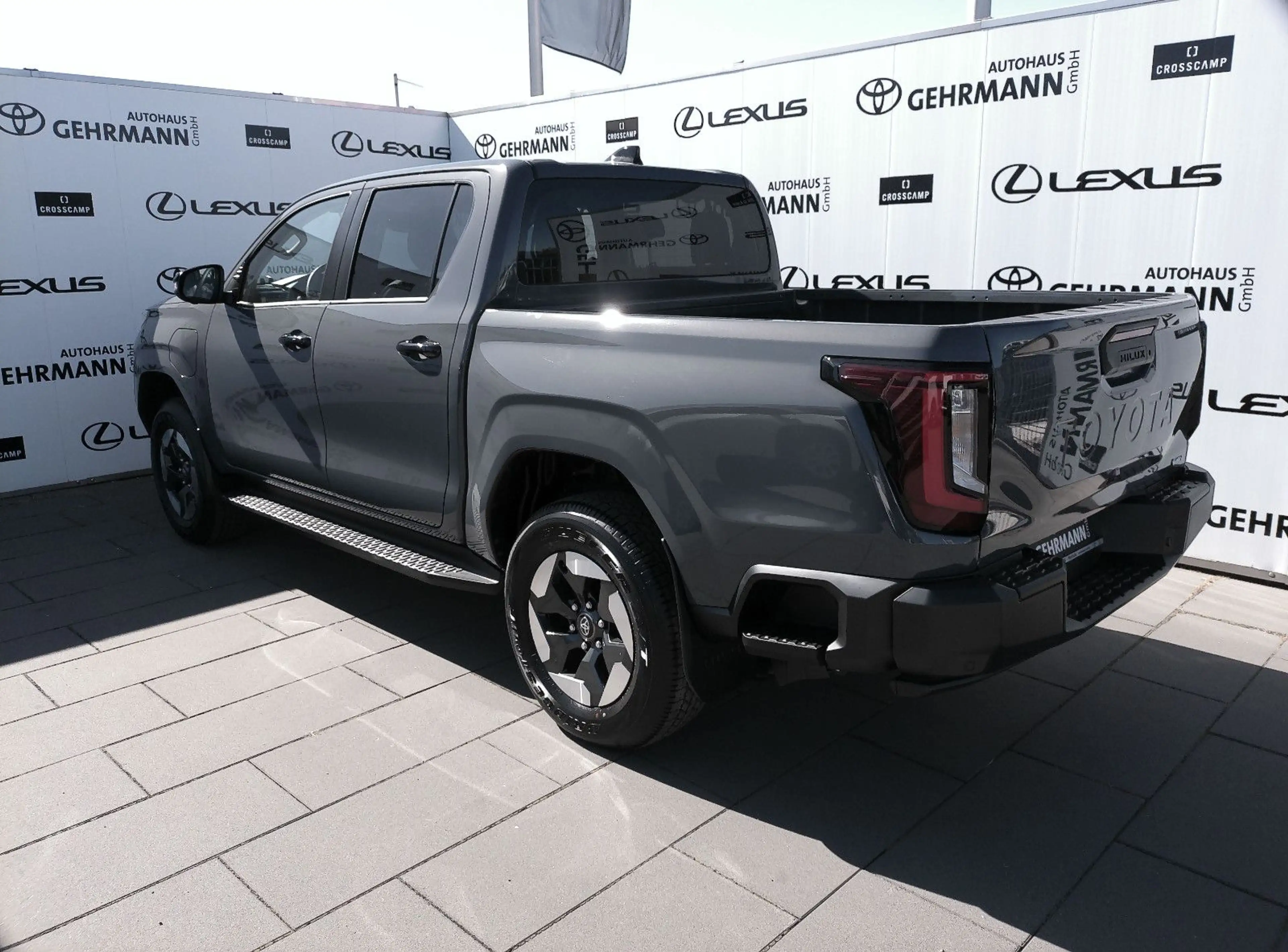 Toyota Hilux Double Cab Electric 144 kW 4x4 Executive — photo 4