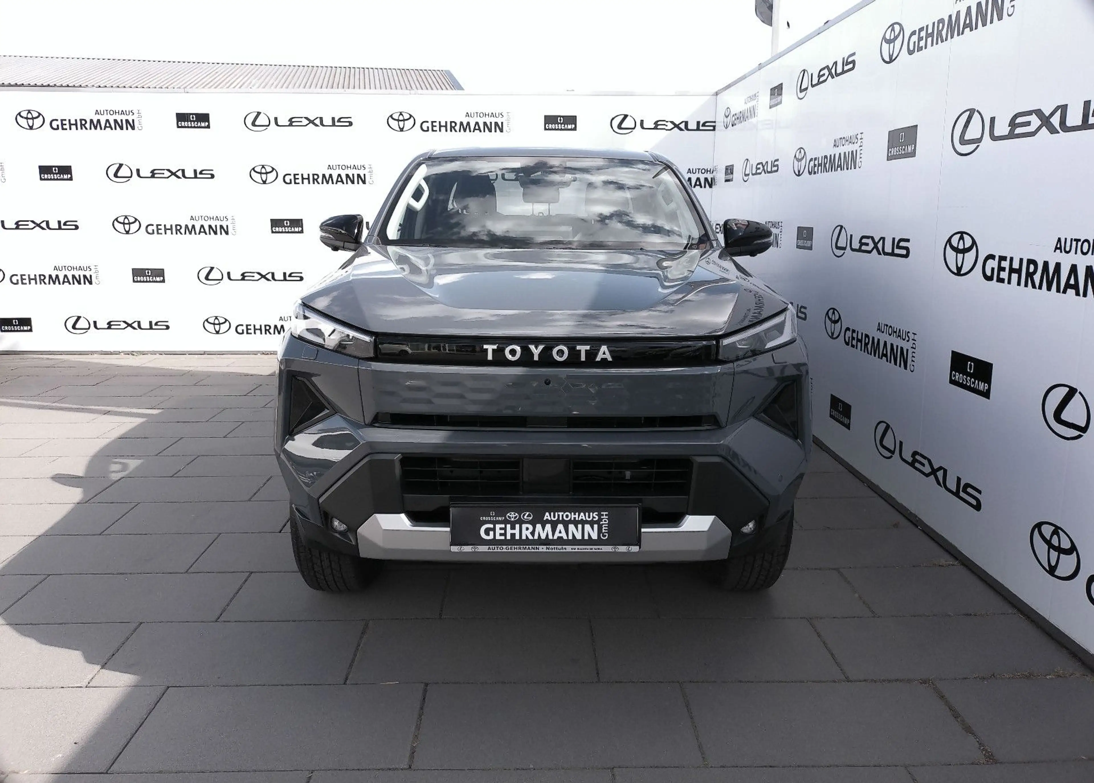 Toyota Hilux Double Cab Electric 144 kW 4x4 Executive — photo 2