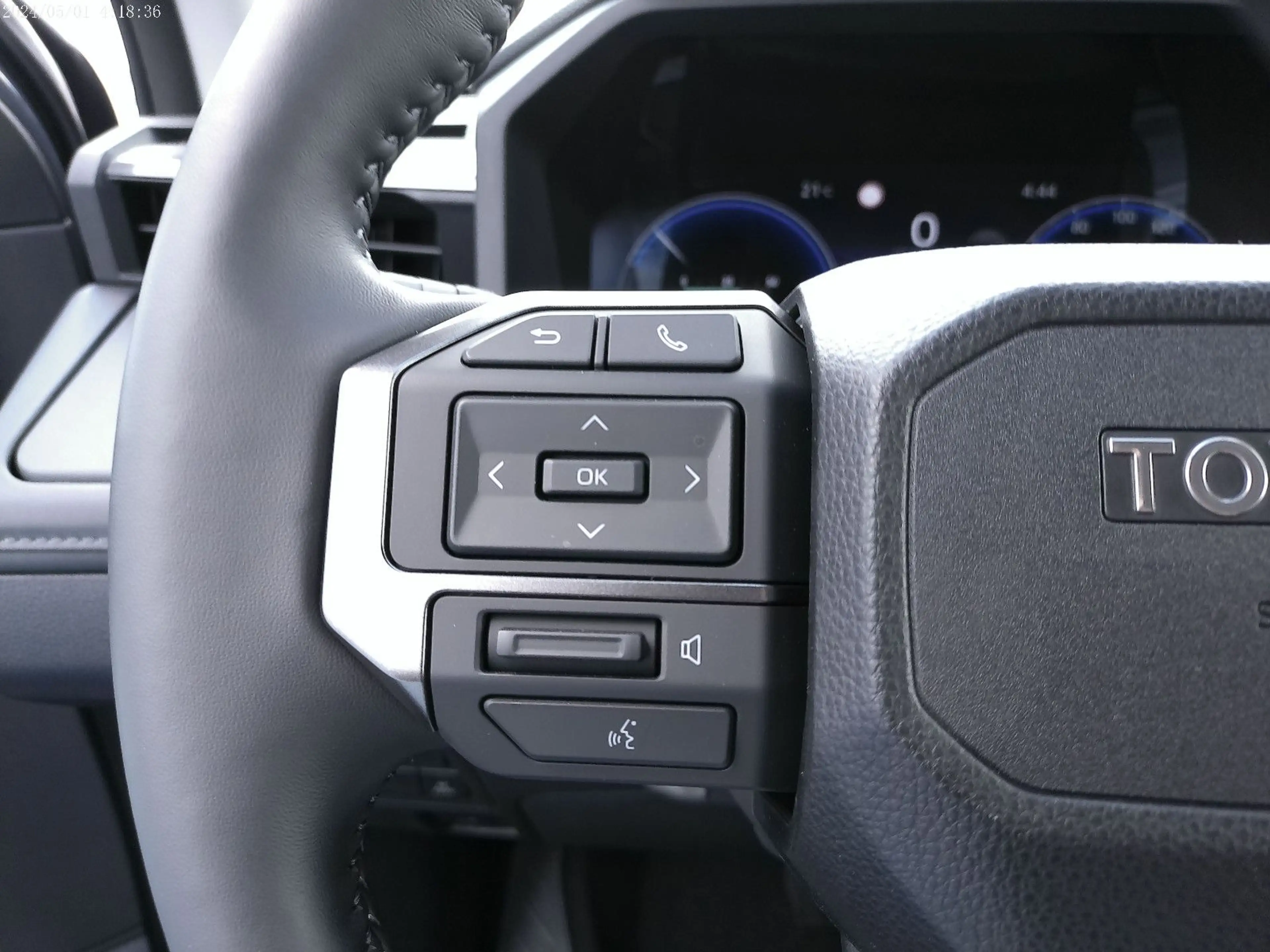Toyota Hilux Double Cab Electric 144 kW 4x4 Executive — photo 9