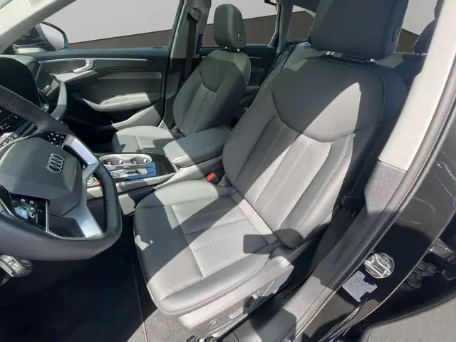 Audi A6 view 11