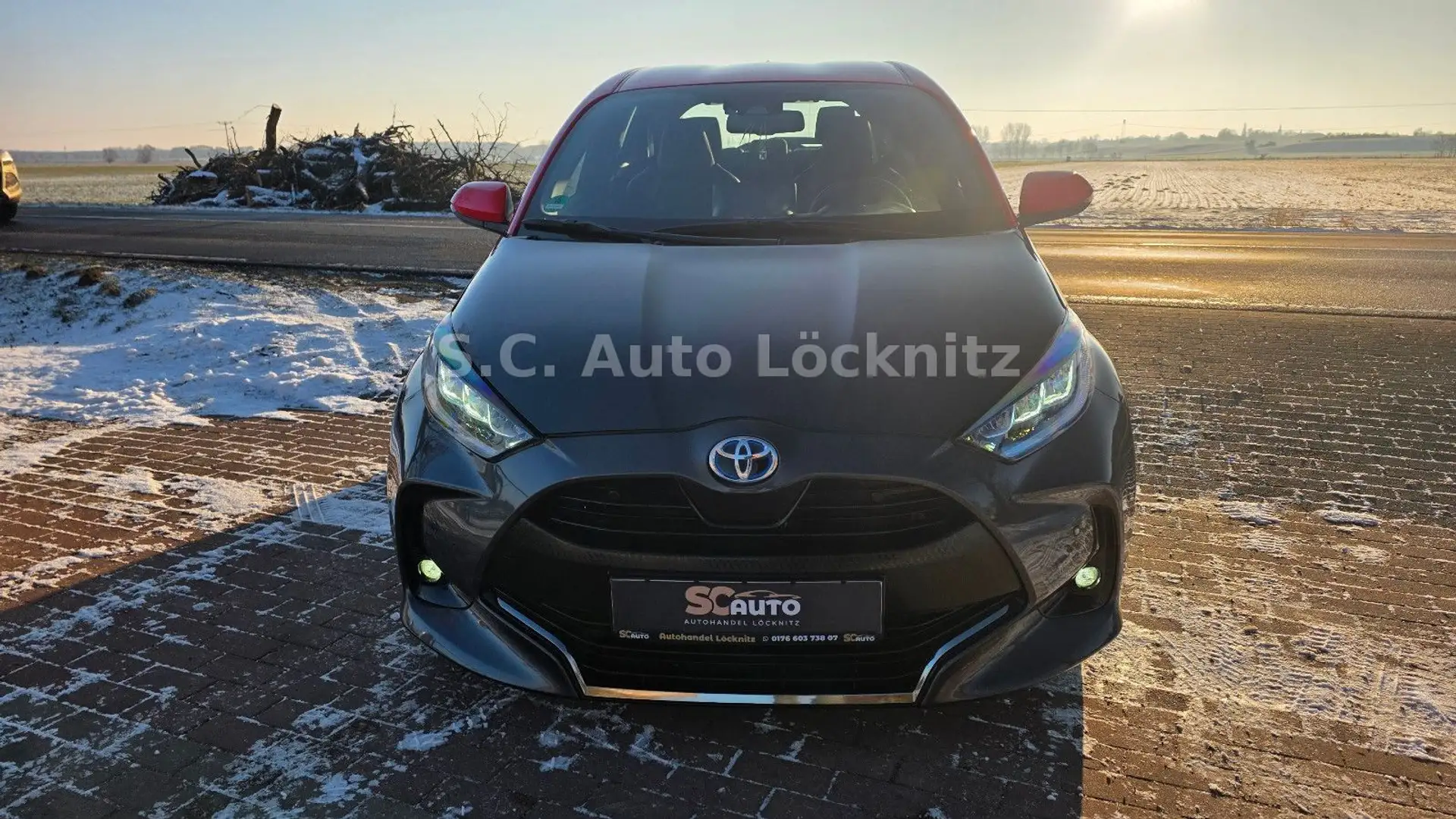 Toyota Yaris Hybrid Tokyo Spirit 36 Tkm. TÜV 12/27 Grau - 2