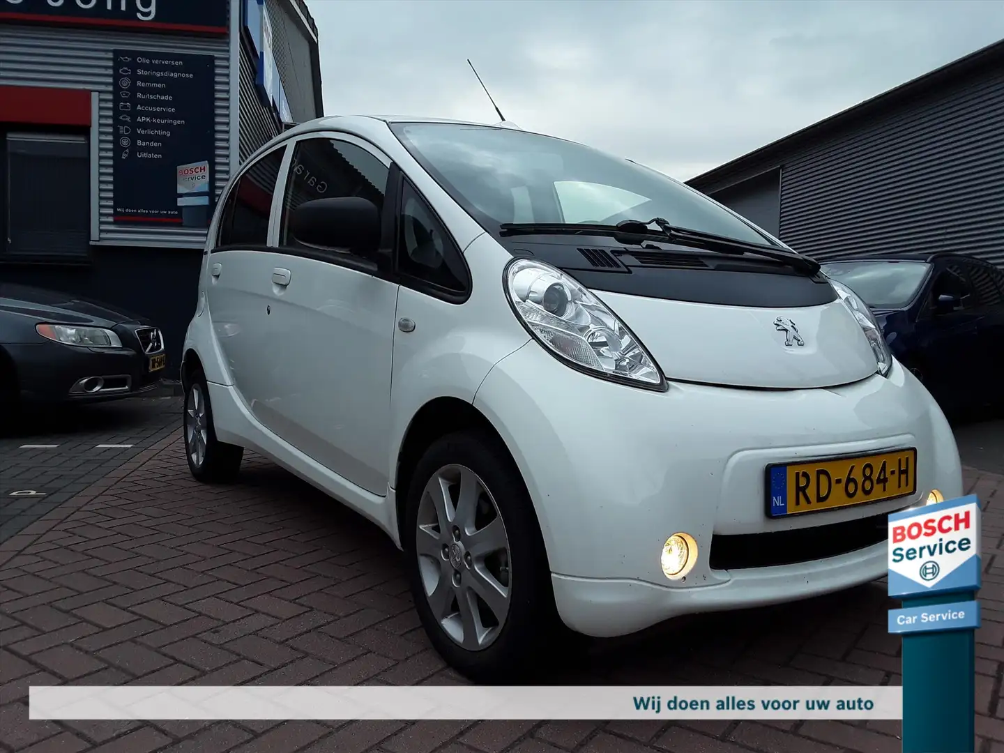 Peugeot iOn Electric 64pk Active White - 2