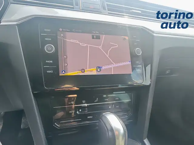 Volkswagen Passat view 14