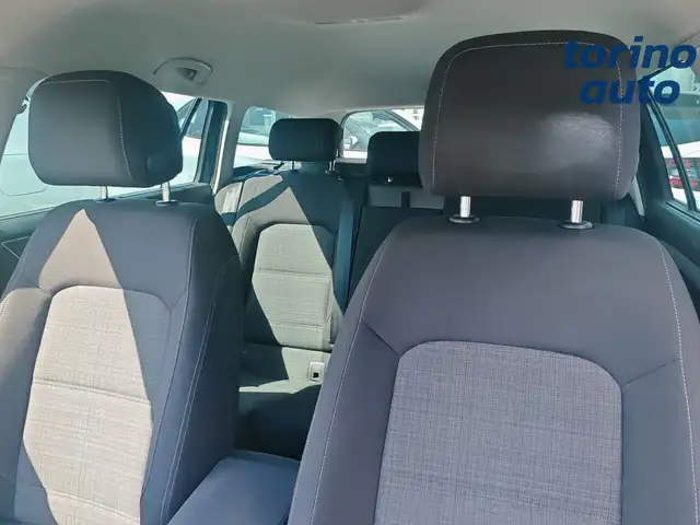 Volkswagen Passat view 6