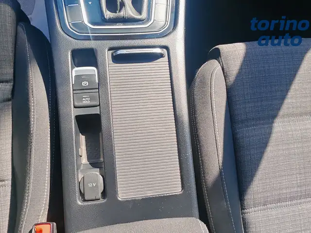 Volkswagen Passat view 19