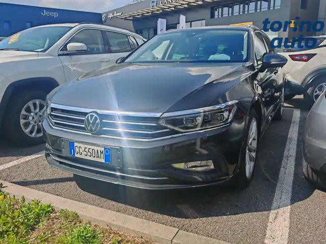 Volkswagen Passat view 2