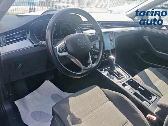 Volkswagen Passat view 5