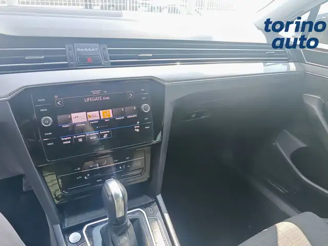 Volkswagen Passat view 12