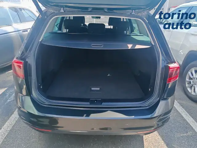 Volkswagen Passat view 21