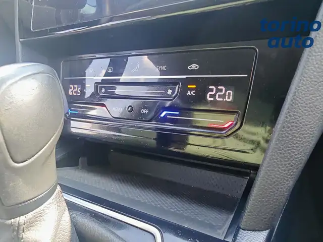 Volkswagen Passat view 17