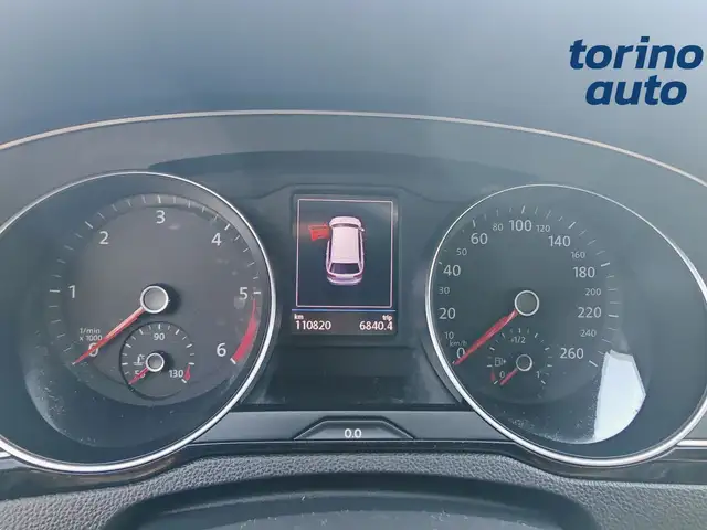 Volkswagen Passat view 10