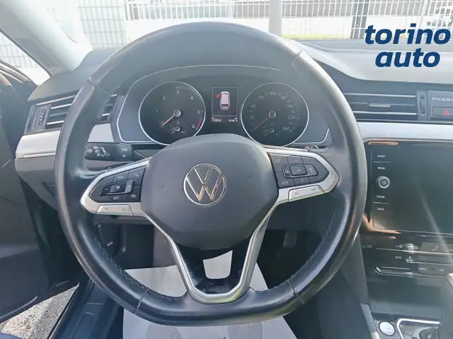 Volkswagen Passat view 11