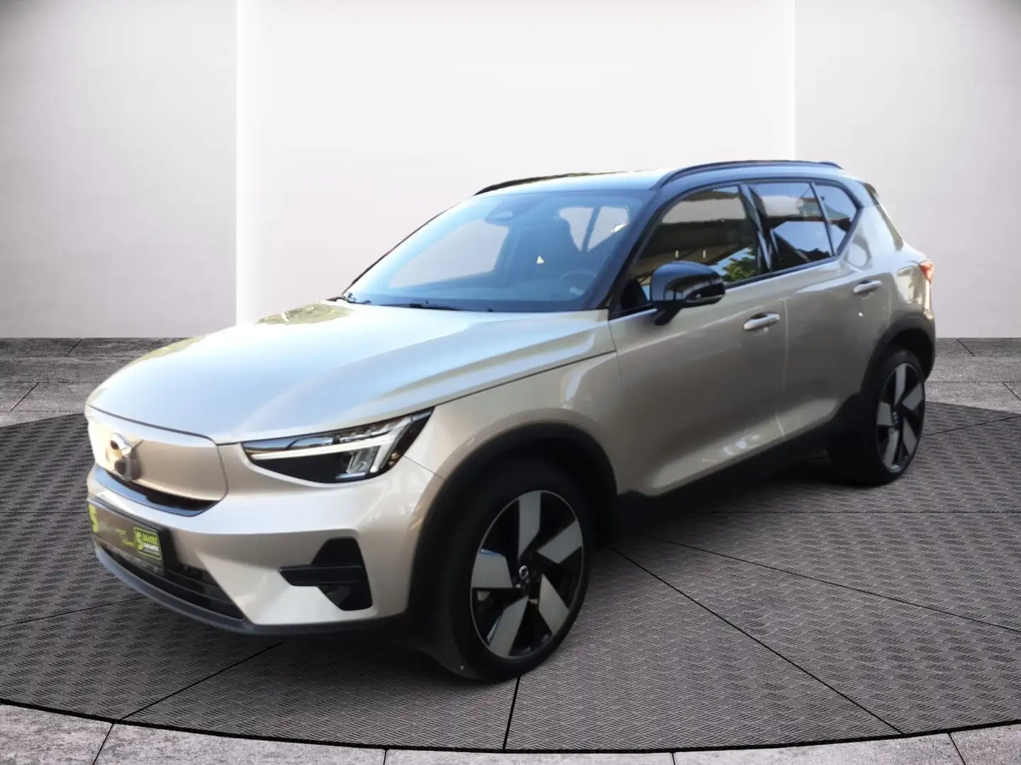 Volvo XC40 Twin Extended Range Plus Beige - 2