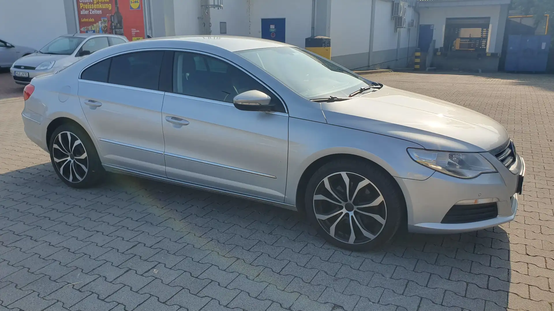 Volkswagen Passat CC 2.0 TDI 4MOTION Allrad Alu Klima Navi Stříbrná - 2