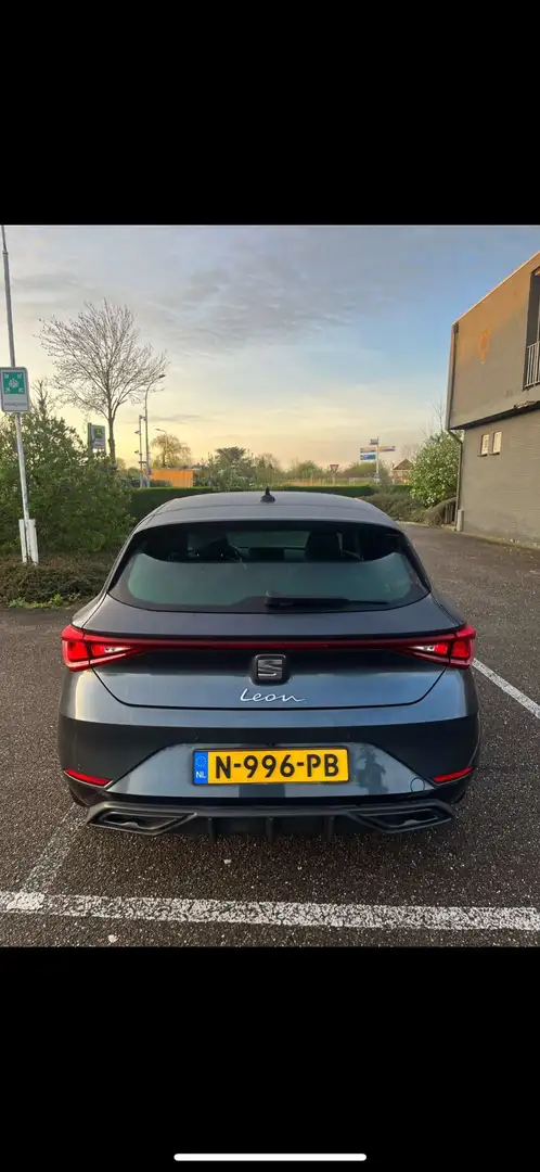 SEAT Leon 2.0 TDI FR LaunchEd Grijs - 2