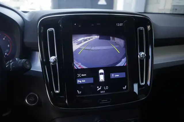Volvo XC40 view 9