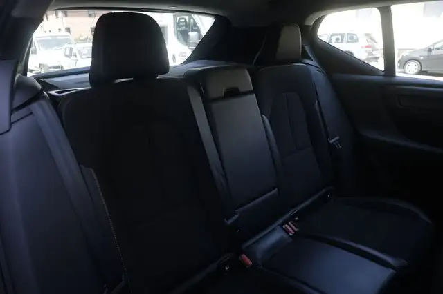 Volvo XC40 view 15