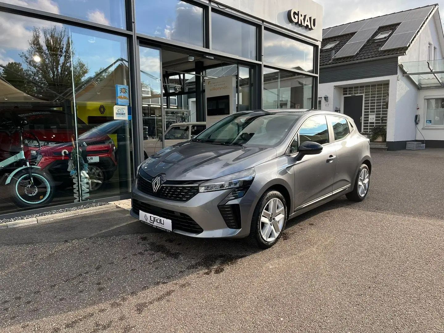 Renault Clio Evolution TCe 90 Automatik Grau - 2